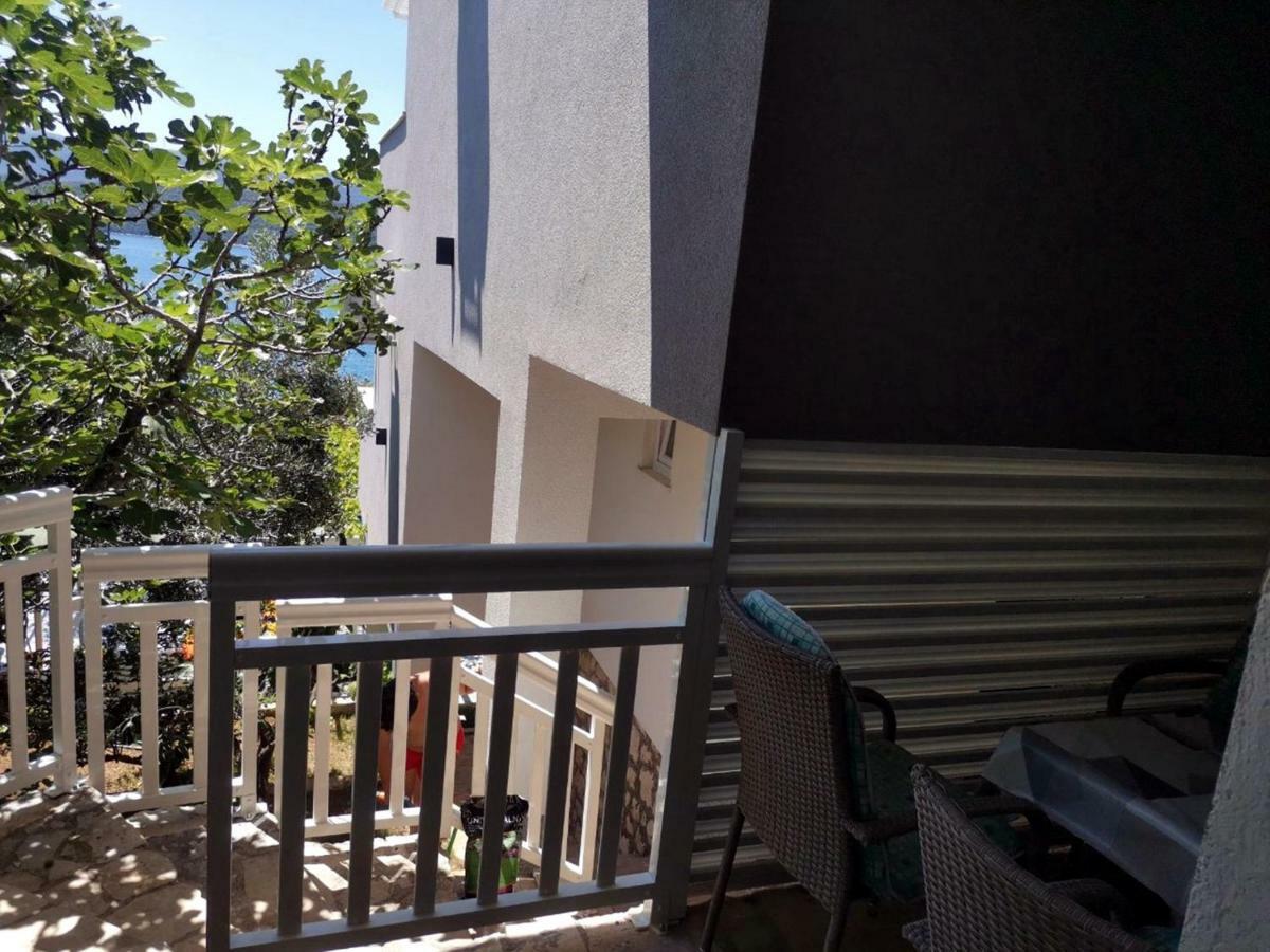 Apartments Lukrecia Неум Экстерьер фото