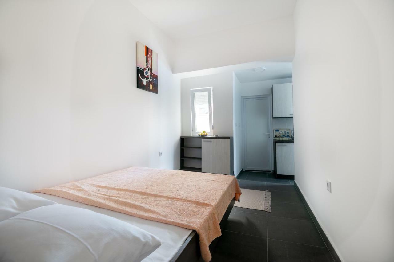 Apartments Lukrecia Неум Экстерьер фото